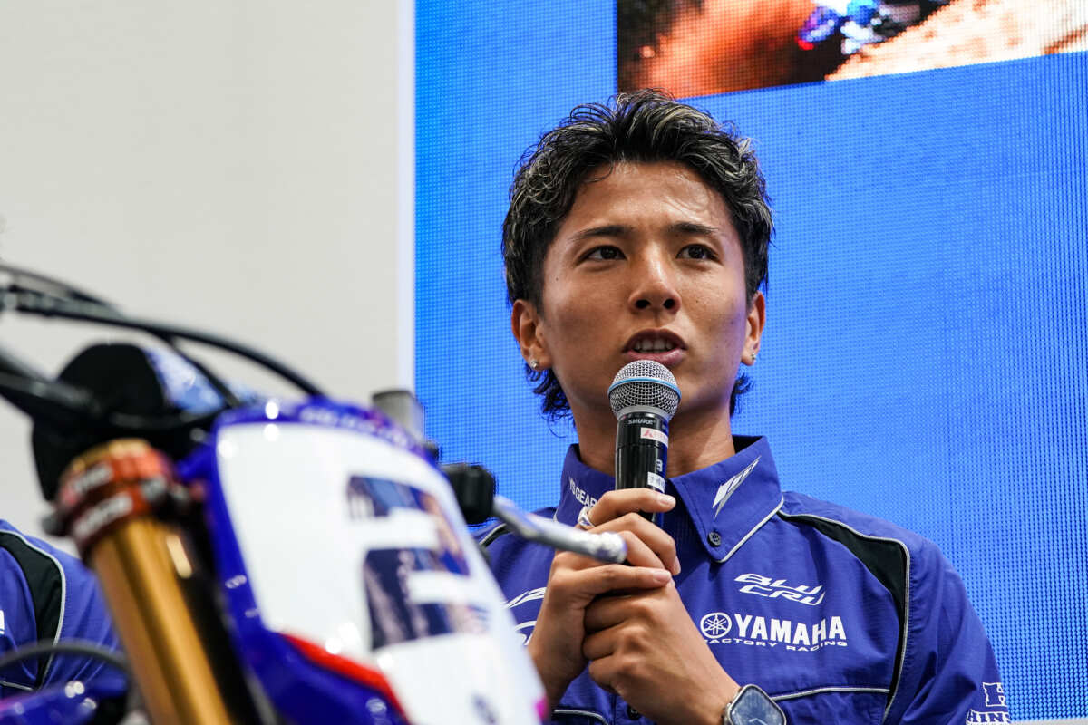 絶対王者・中須賀選手が今季限りで引退を発表! V4エンジンYZR-M1も展示