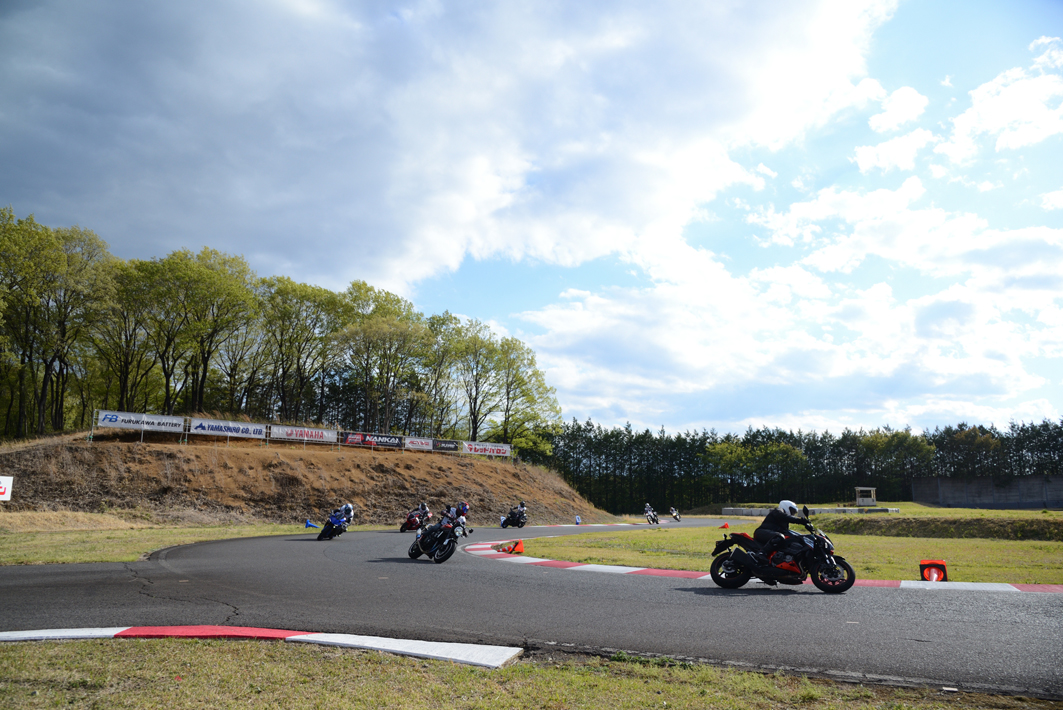 考えながら走るぞフルコース」 ライディングカレッジ体験記