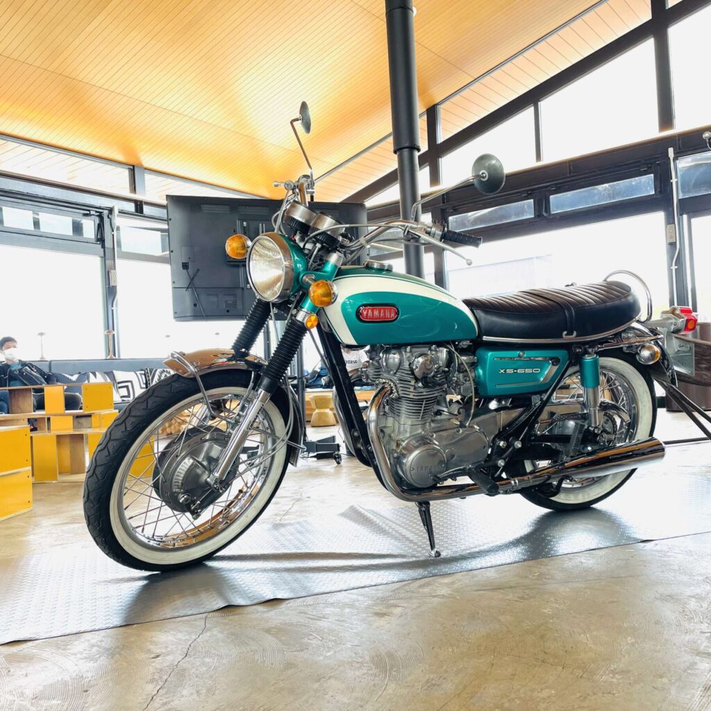 80年代バイクブームを彩ったマシンたち〜「片岡義男とオートバイ」企画展を箱根で開催 - ForR