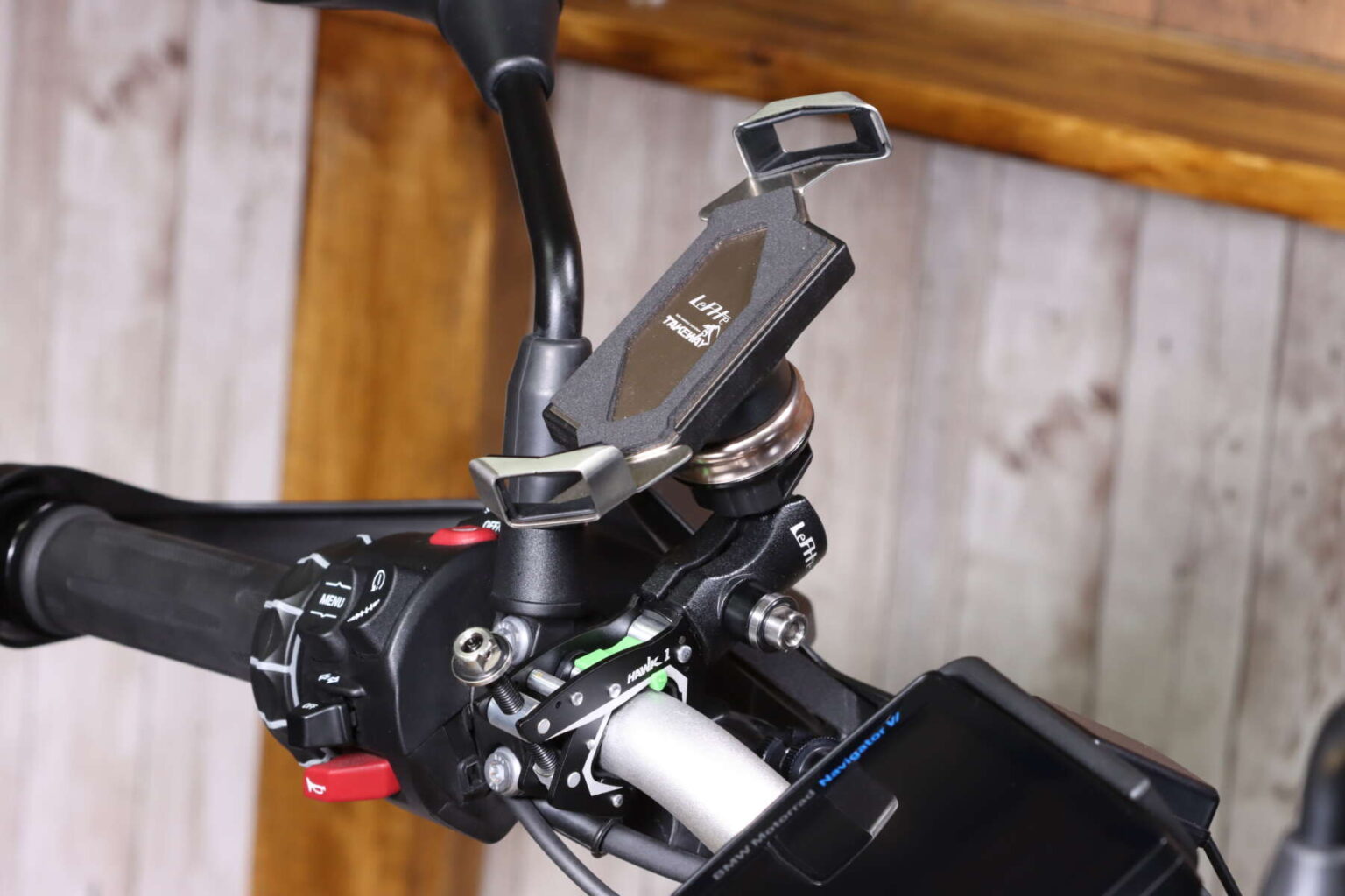 多彩な箇所にマウント可能 カメラ故障を防ぐ防振スマホマウント F Lock Hawk1 セット Forr