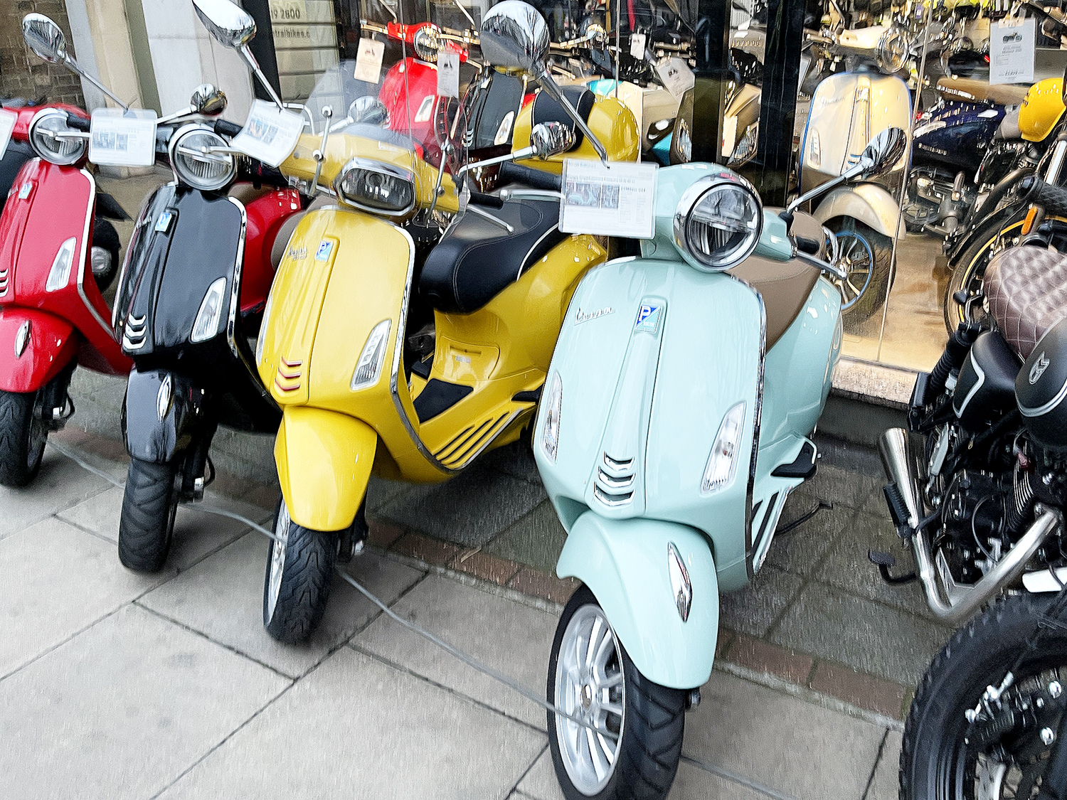 ロンドンバイク事情【バイク販売店、バイク用品店に行ってみた！】 - ForR