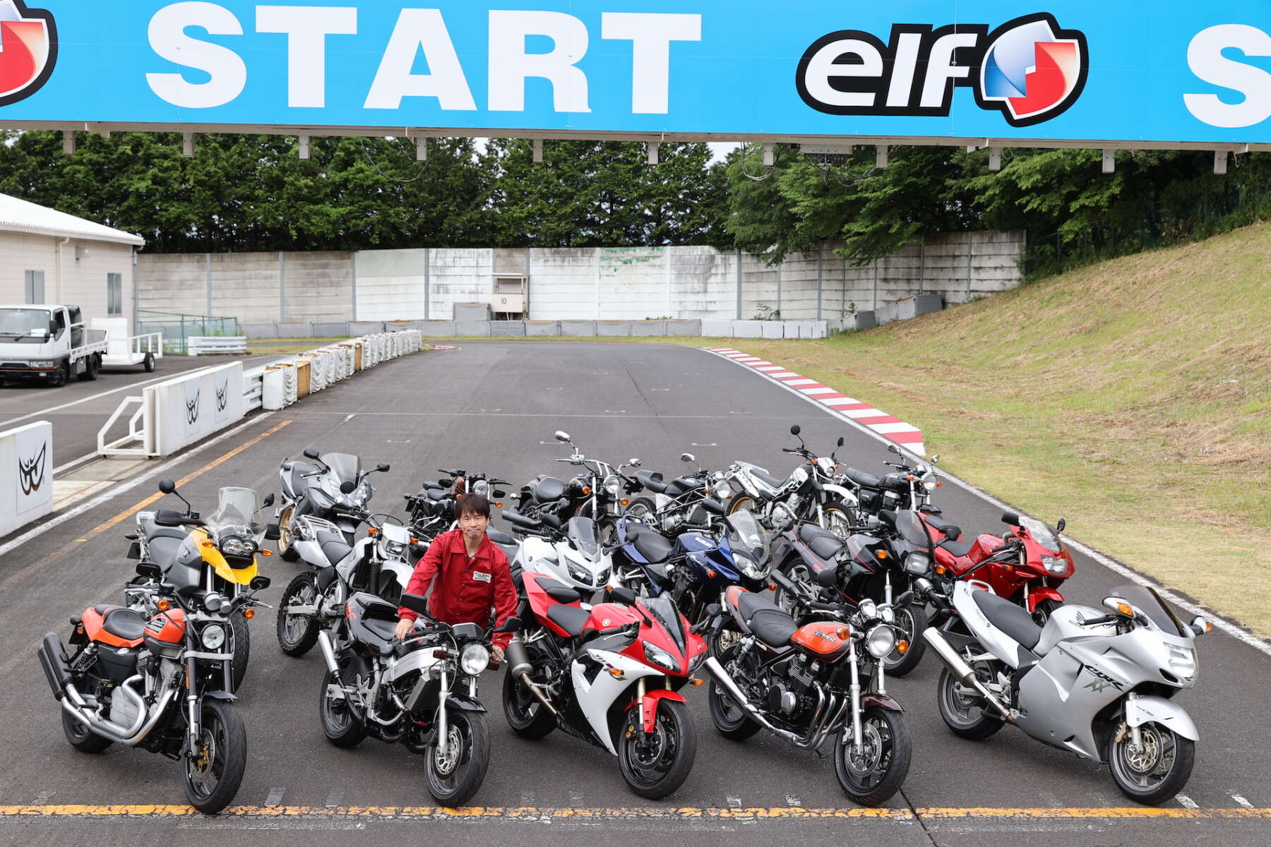 レッドバロンがバイク専用サーキット『那須モータースポーツランド』（栃木県那須塩原市）にて開いた今回の試乗会では、国内外メーカーの18機種が用意されました。