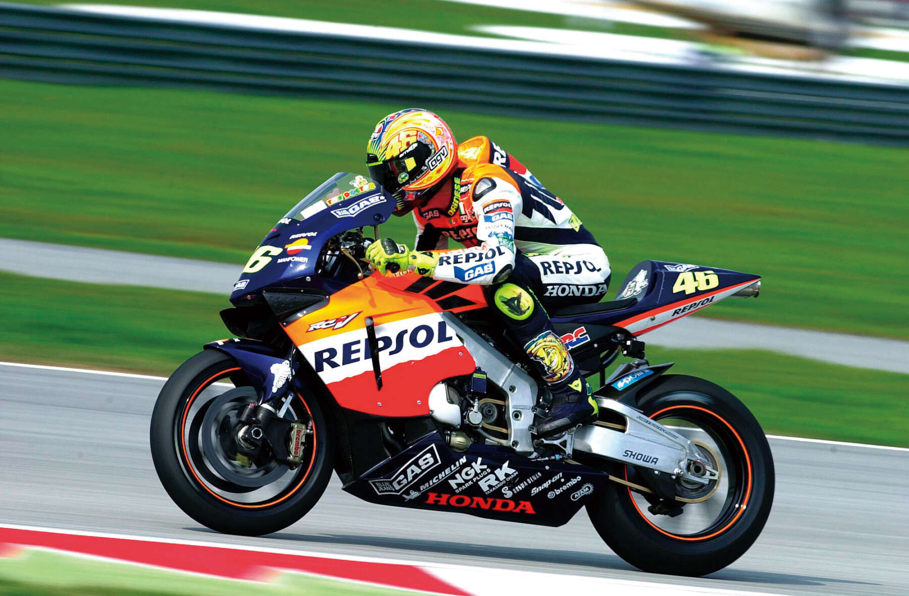 MotoGP初代チャンピオン バレンティーノ・ロッシ(2002年)。画像提供：ホンダモーターサイクルジャパン、ホンダ・レーシング