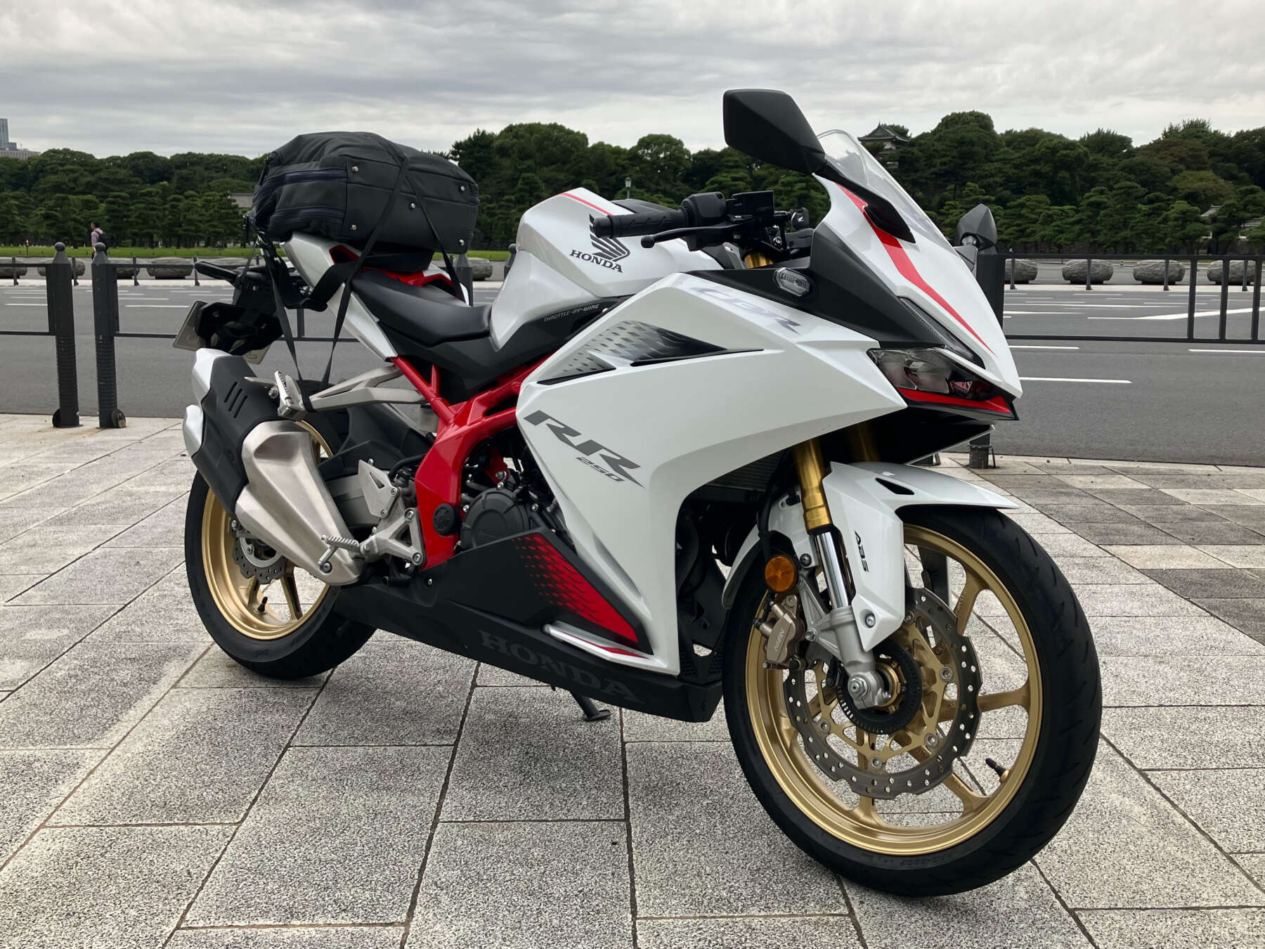 ホンダCBR250RRは2気筒だけど4気筒よりも速い!? 250ccでも最新技術 ...