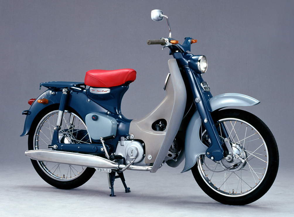 アメリカでは『Honda50』のモデル名で販売された『スーパーカブ C100』（1958年）。（画像：ホンダモーターサイクルジャパン）