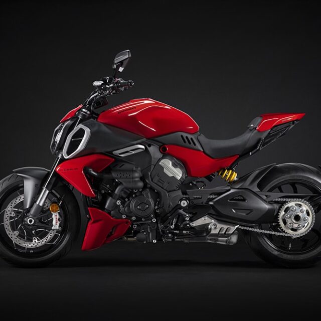ドゥカティが新型ディアベルV4を世界中で披露! 日本にも間もなくやってくる!! - ForR