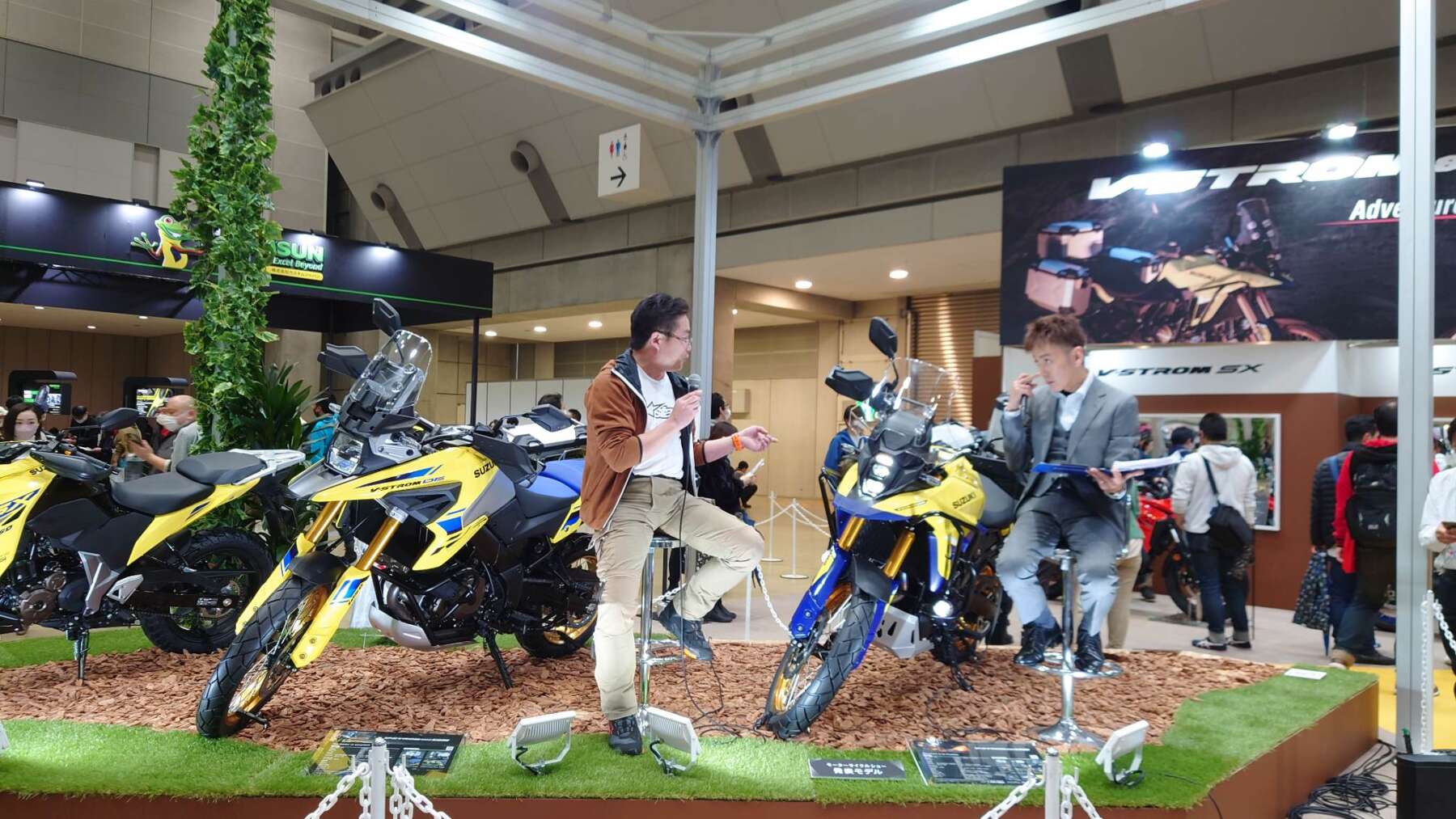 第50回東京モーターサイクルショー、スズキブースでのV-STROM800DEトークショー