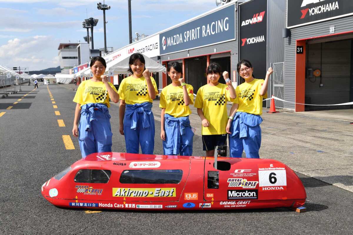 中学生クラスを制した東京都の｢あきる野市立東中学校Team-A」チーム。　画像：ホンダモーターサイクルジャパン提供