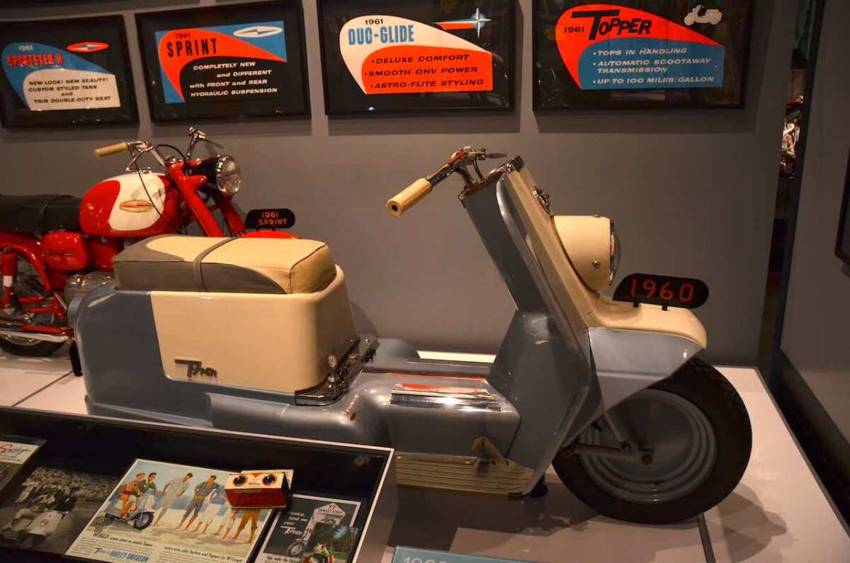 ハーレーにもスクーターがありました。1960年代初頭に販売された「トッパー」です。