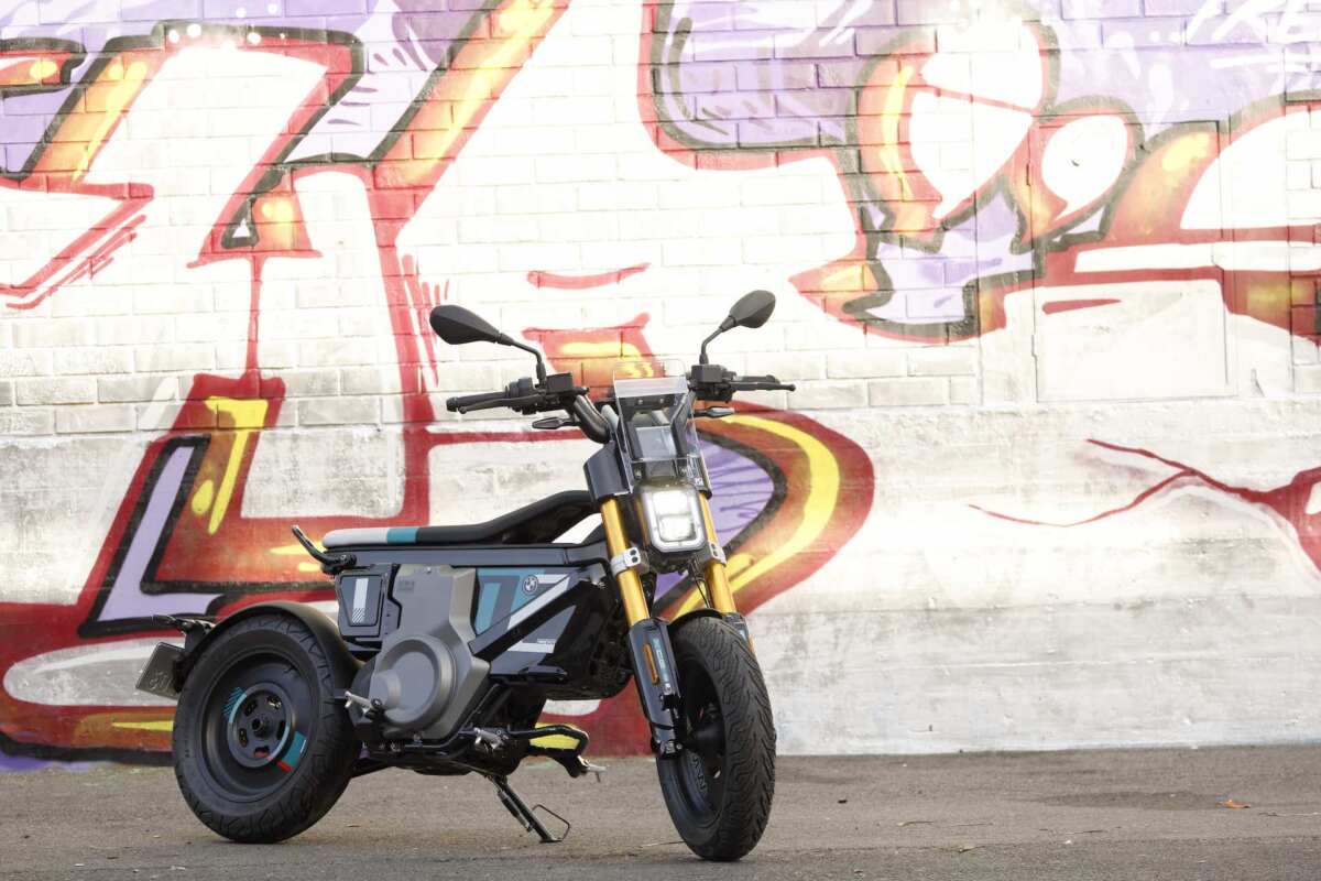 BMXのような軽快なスタイルを採用したBMWモトラッドの新型電動バイク「CE 02」。《画像提供：BMW Motorrad JAPAN》