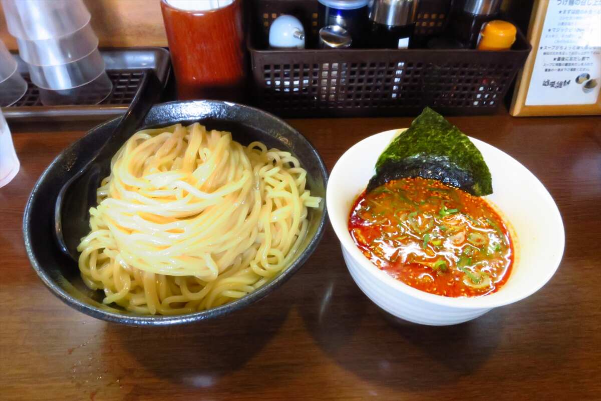 ツーリングに出ると気持ちが若返るから、つけ麺はいつも大盛り ツーリングに出ると気持ちが若返るから、つけ麺はいつも大盛り