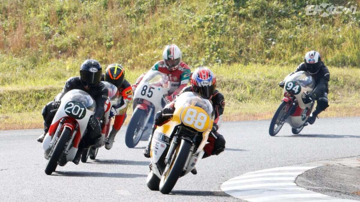 Astride_Yamaha_HistoricRacer_0