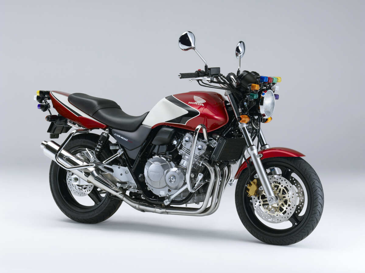 ホンダ「CB400 SUPER FOUR（教習車仕様）」／2017年発売　画像提供：ホンダモーターサイクルジャパン