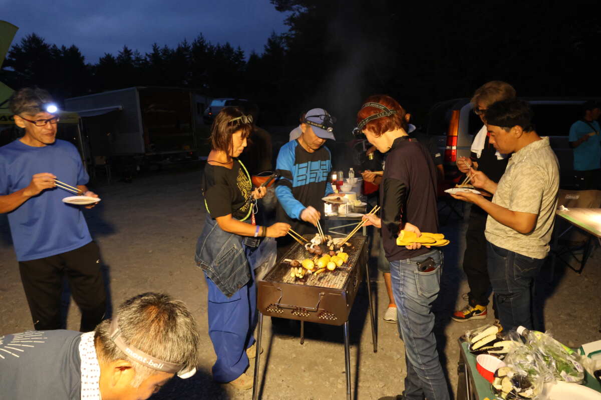 『アサマ・スクランブラー・ミーティング』では、両日参加のエントラントには、BBQの夕食、朝食が振る舞われる。