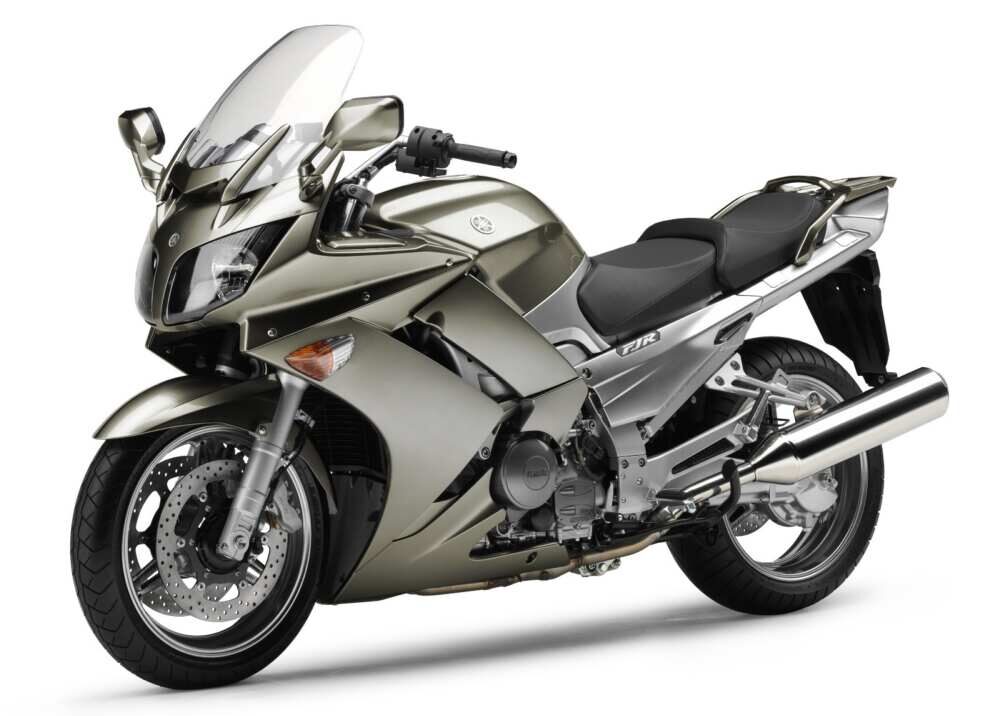 2006　FJR1300AS／世界初の二輪車用自動化MTシステム「YCC-S」を“AS仕様”に初搭載。スイッチボックスのボタン、もしくはシフトペダルの操作でシフトチェンジが可能だ。