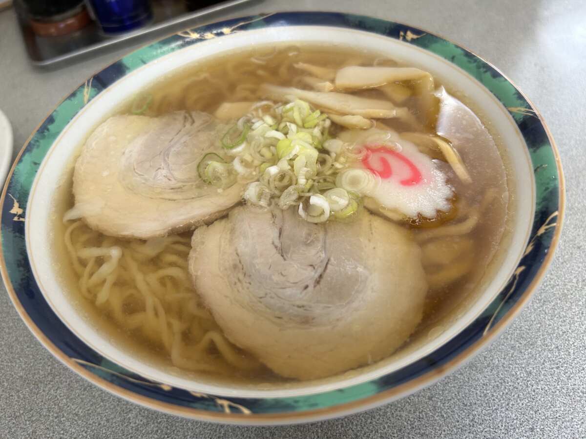 中太の麺と澄んだスープがとても美味しい「麺龍」のラーメン。