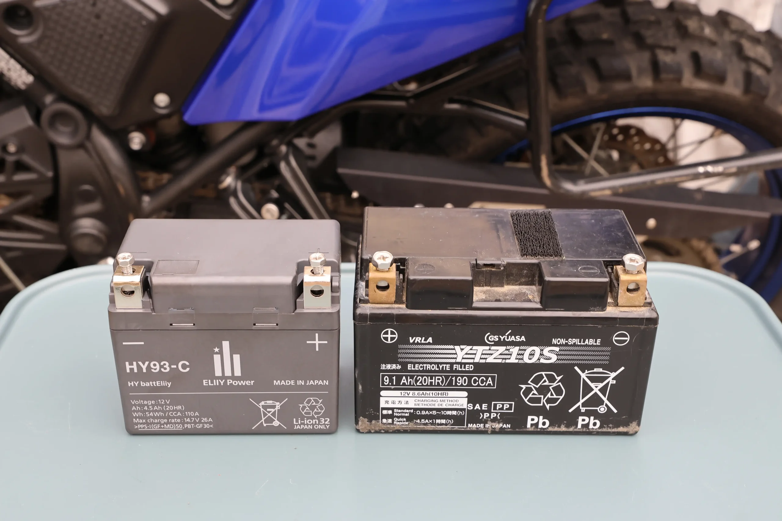 テネレ700に積んでいた「YTZ10S」の重さは約3.2kg。実測1065gの「HY93-C」に交換すれば、一気に２kg以上の軽量化が可能。