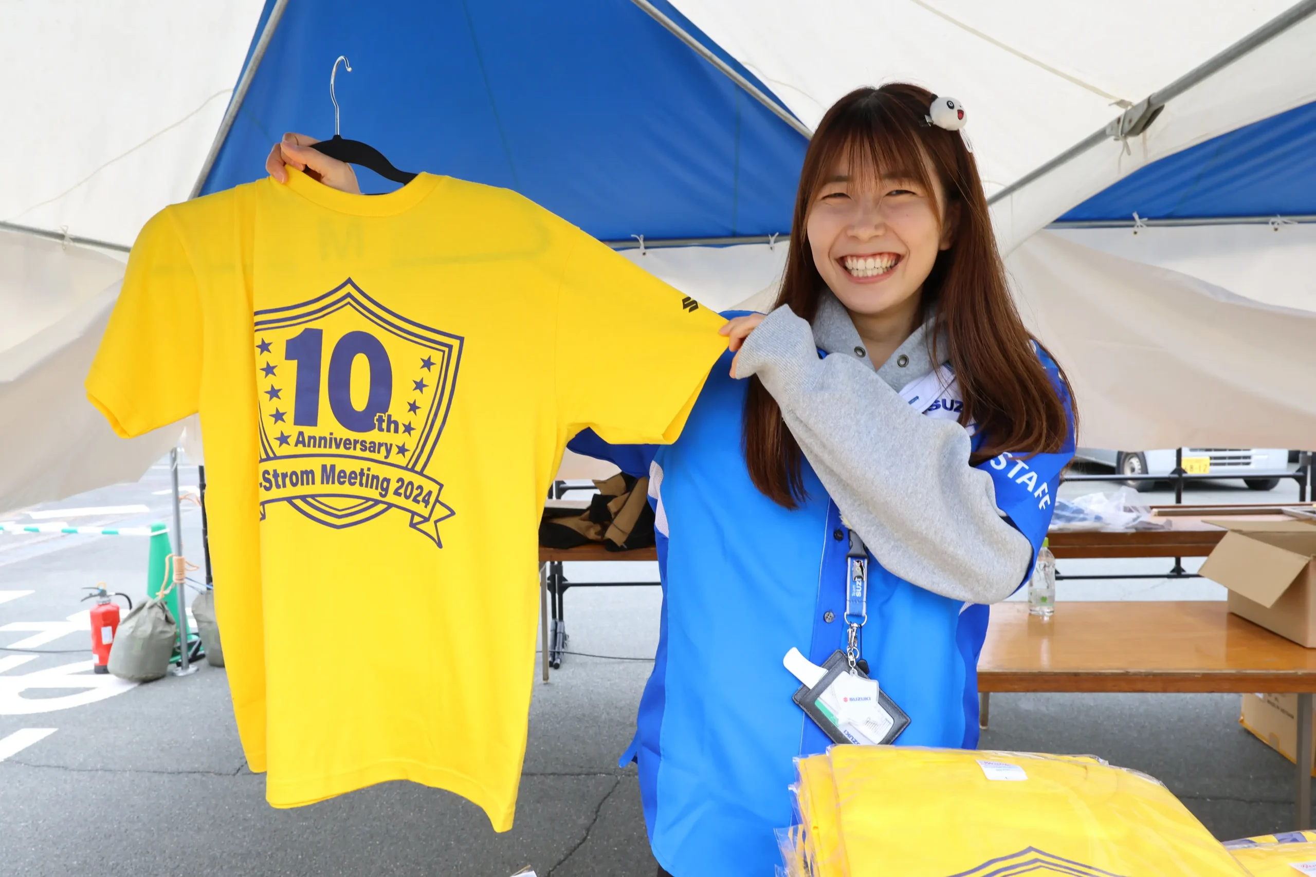 参加者のお目当ては、10周年記念の限定オリジナルTシャツ。イベント開始から1時間ほどであらかた売り切れてしまう人気アイテムだ。