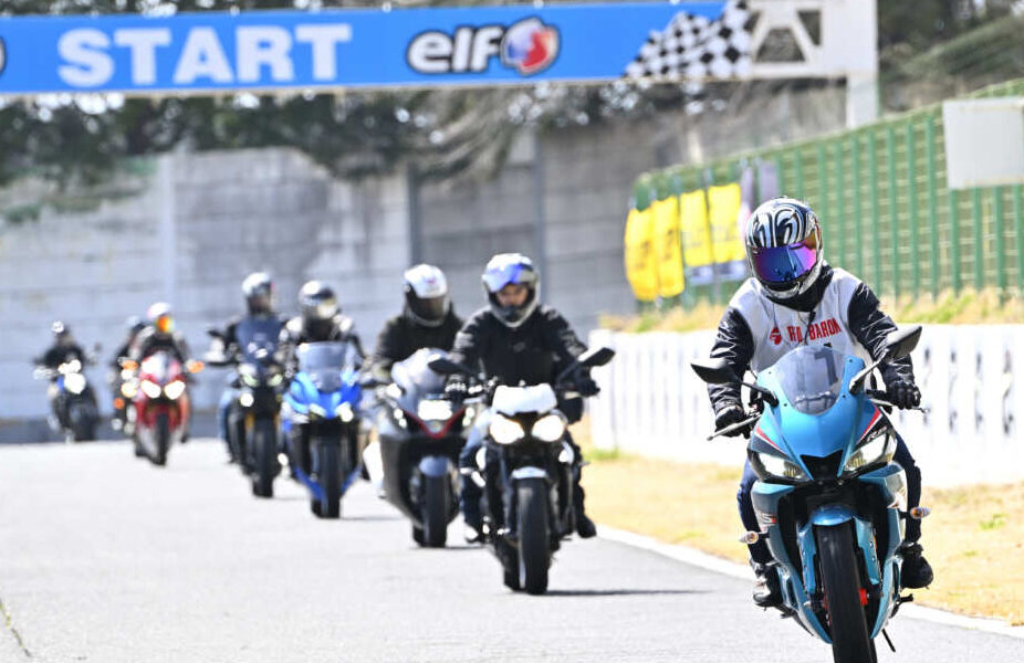 『ステップアップ試乗会』も、後述する『外国車試乗会』も、先導車付きでツーリングペースで走る。“サーキットだから ...”と気負う必要はない。