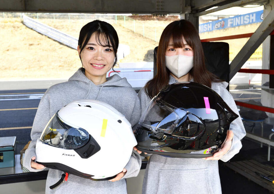 大型自動二輪免許ホルダーと普通自動二輪免許ホルダーは貼り付けるステッカーが違い、普通自動二輪免許ホルダーはサポートが受けられる。