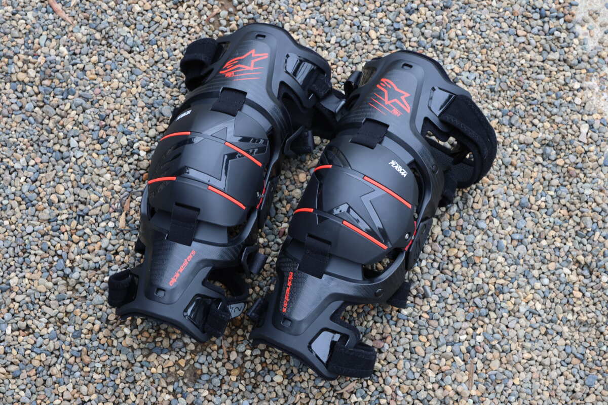 ALPINESTARS『RK-1 プラズマニーブレイス』。両側セットで価格は税込4万6090円。同社のハイスペックモデルが16万円近いことを考えるとかなり手が出しやすい。