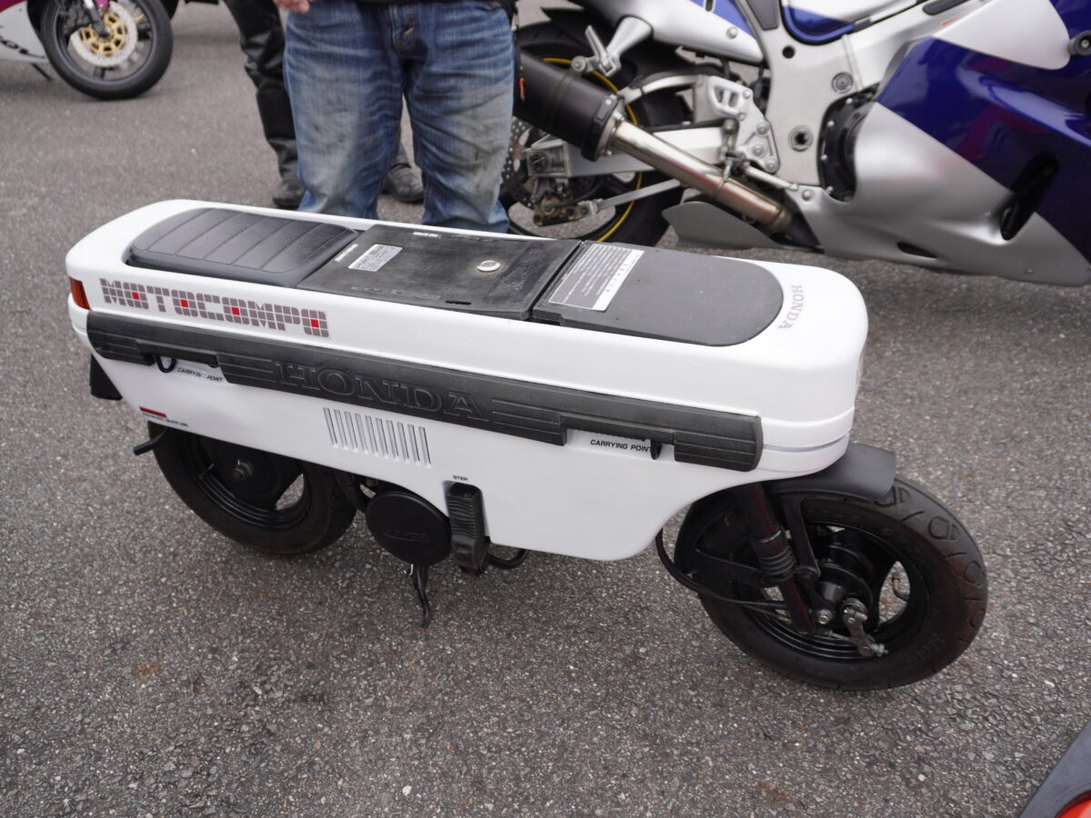 2025年 第1回 Fan Funミーティングの駐車場で見たホンダ モトコンポ。　撮影：青木タカオ