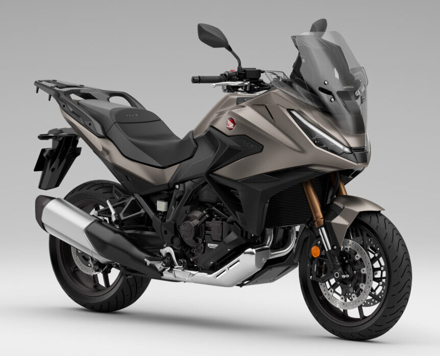 NT1100は2025年モデルから6軸IMUを搭載。よりスポーティな走りに対応する『DCT』シフトスケジュールを得た。