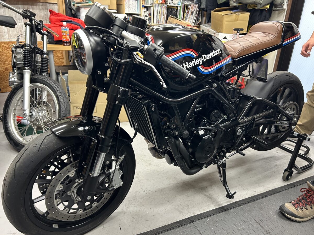 新たに青木タカオの愛車となったハーレーダビッドソンX500。