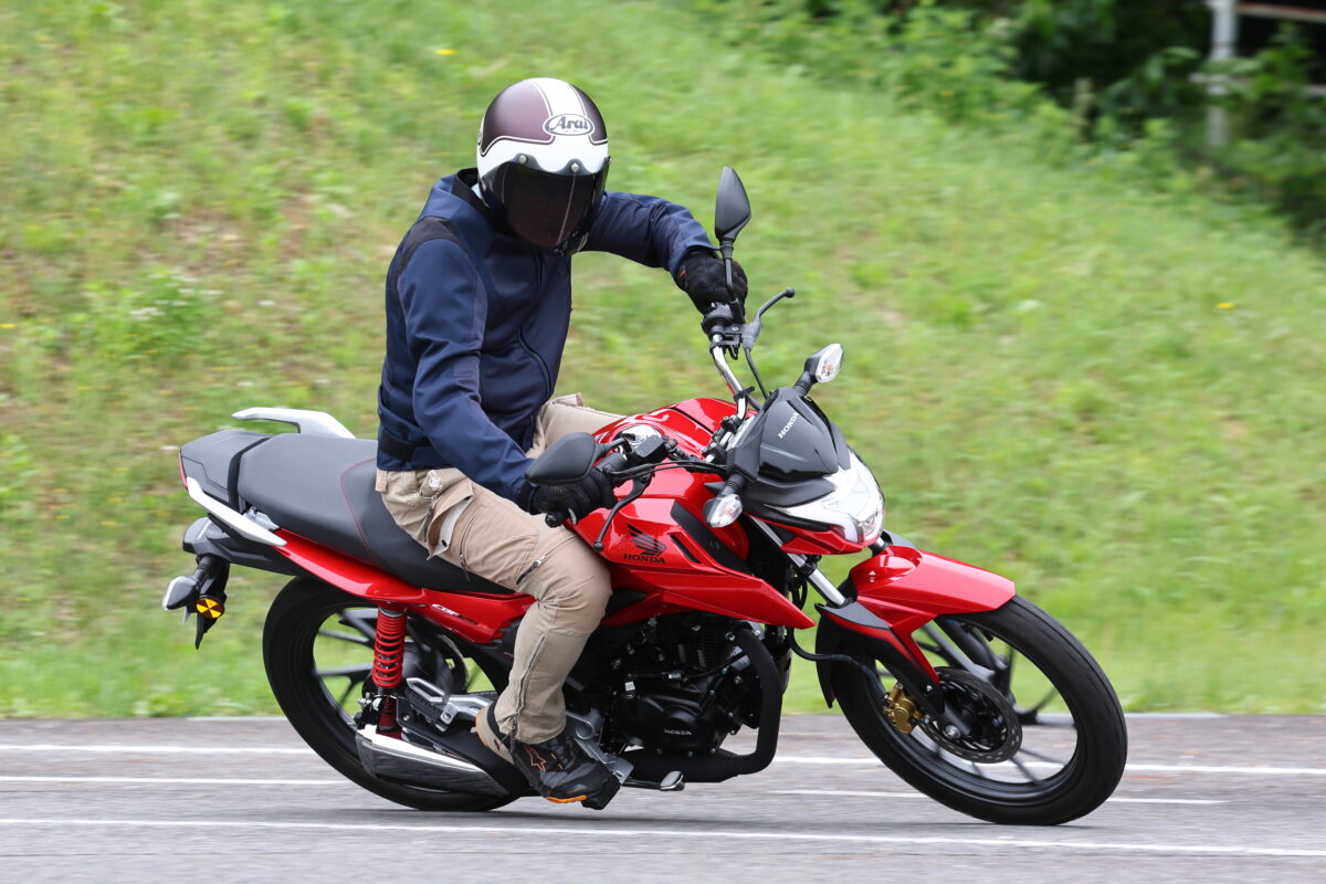 新大洲本田 CBF125R(SDH125-60A)を走らせる谷田貝 洋暁