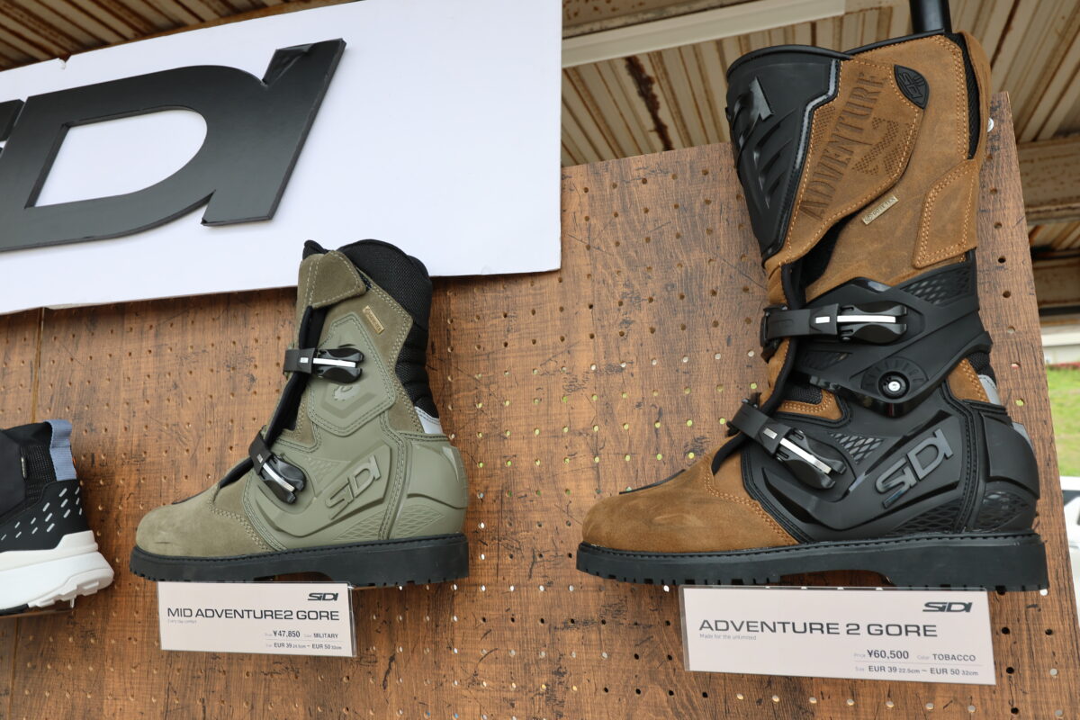 SIDI『MID ADVENTURE２　GORE』（左）、『ADVENTURE２　GORE』（右）。