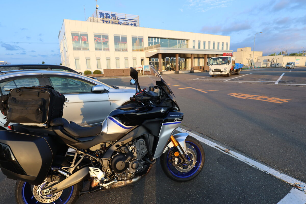 トレーサー9 GT+Y-AMTが異様に快適なおかげで朝5時には青森フェリーターミナルに到着。