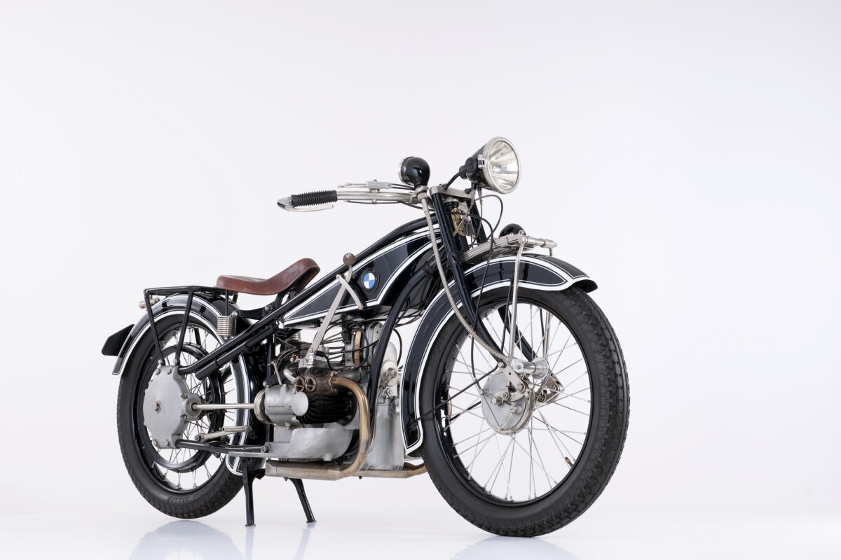 BMW R32（1923年）。画像提供：BMW Motorrad Japan