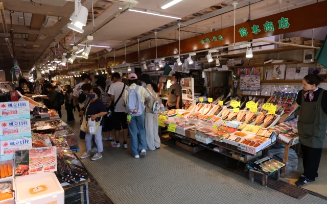 Road to FanFunMeeting　in 夕張 【その② 海鮮物が揃う函館朝市で旬のスルメイカを堪能！】