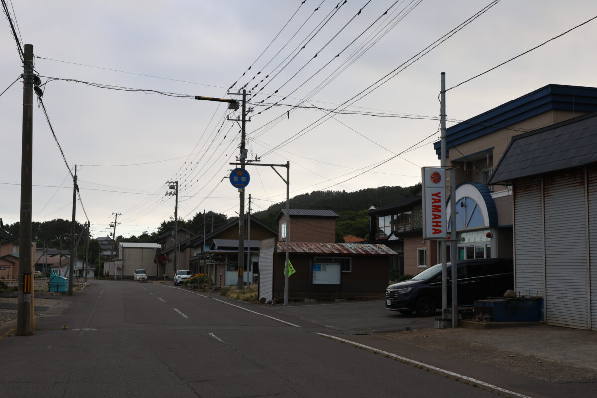 戸井の集落では「YAMAHA」の看板発見! 当時と同じ店なのかはもはやわからないが、思いバイクを押しながら見つけた時には九死に一生を得た気分だった。
