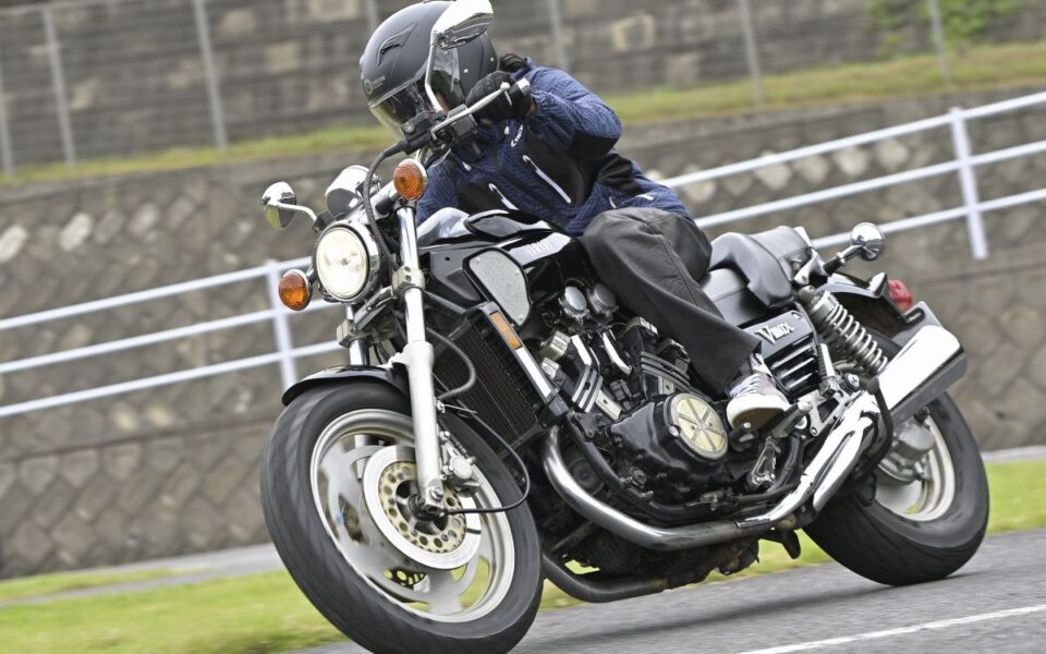 【VMAX1200　解説＆試乗インプレ】“アメ車”フィーリングが愉快痛快！　Vブーストによる怒涛の加速はロマンの塊！
