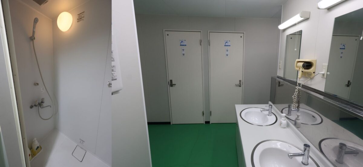 24時間利用できるシャワーは２室。もちろんシャンプー＆ボディソープ付き。髭剃り、歯ブラシなどは各自で用意する。