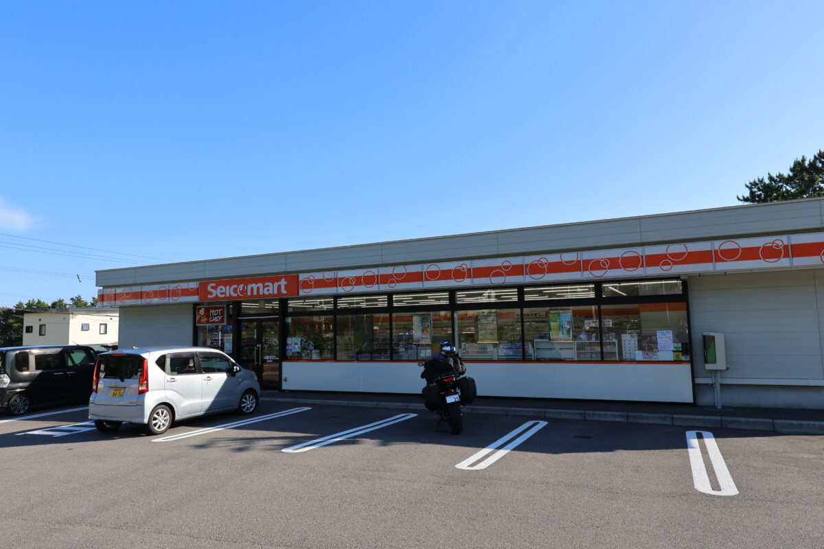 信号もないような県道にもセコマならある!! 写真は亀田半島の県道278号線にて。