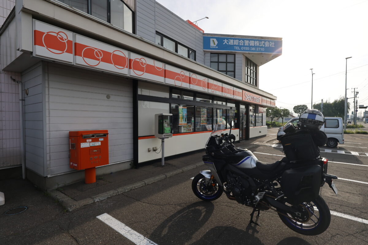 出発の朝が早くても大抵やっているのがセコマ!! 写真は帯広にて。