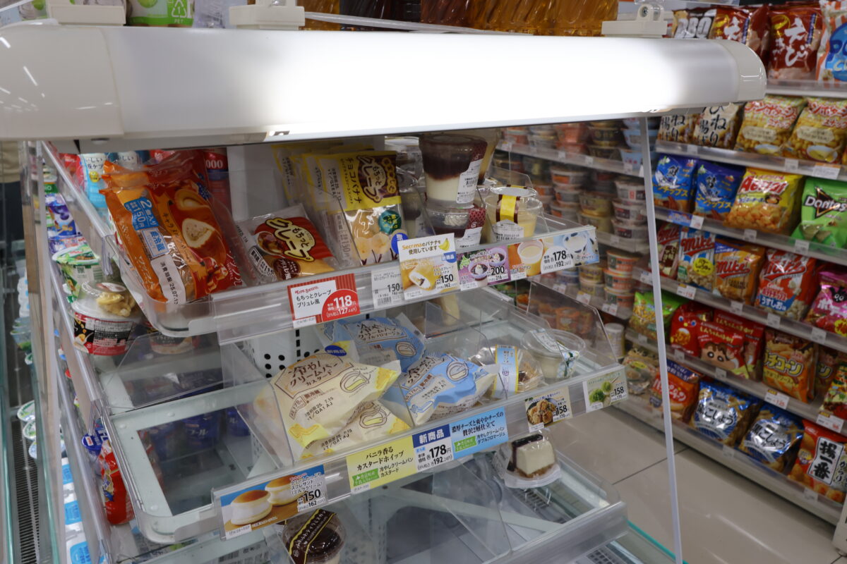 スイーツ。スイーツ類のラインナップも大手コンビニメーカーに負けてない!!