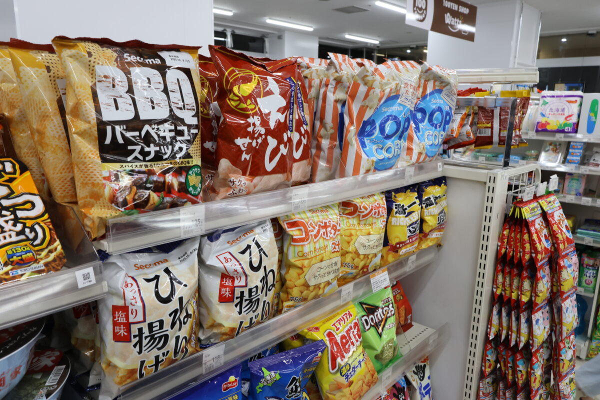 スナック菓子。見たことないな? と思うと大抵セコマオリジナル。
