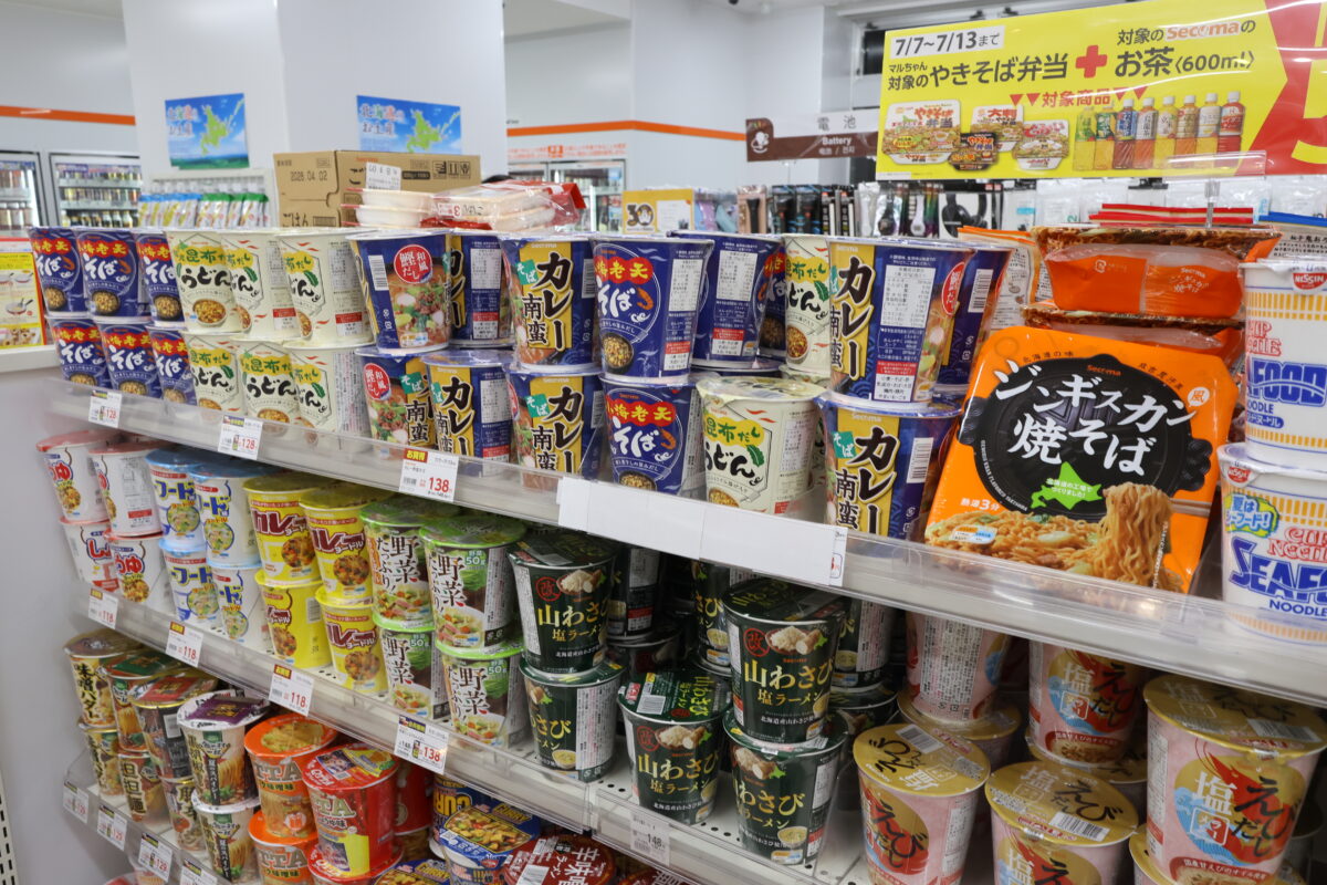 カップ麺。ジンギスカン焼きそばが気になるぜ!!
