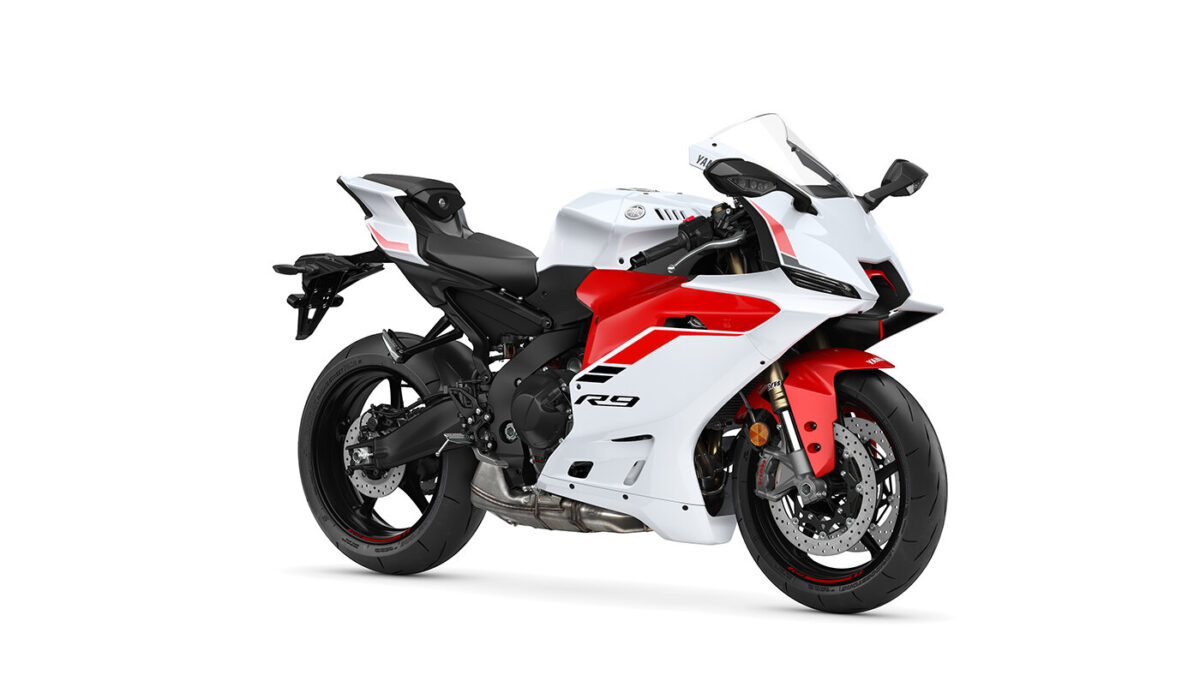 注目のニューモデル「YZF-R9」は、ミドルクラス最強のサーキット性能を求めて2025年10月30日に新発売される。