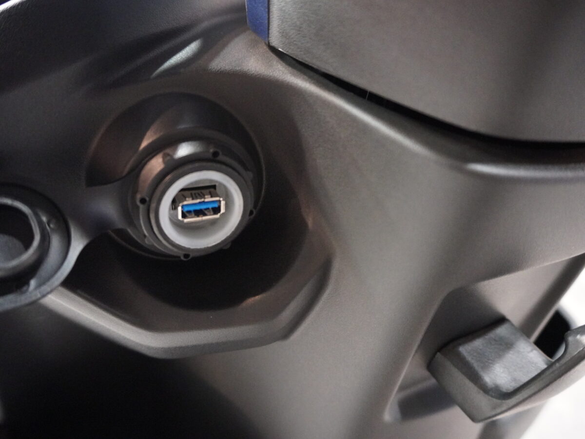 新型「アドレス125」のUSBコネクター。