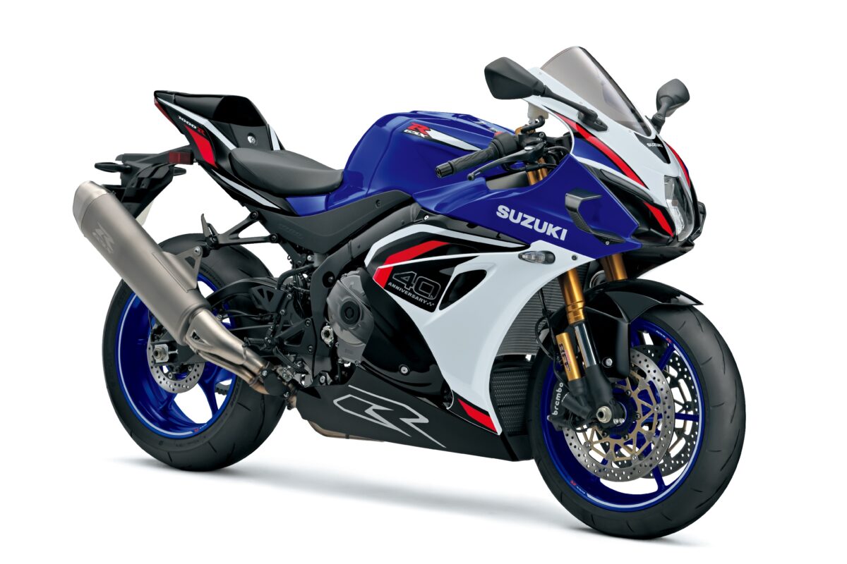 初代GSX-R750の発売から40周年を記念したアニバーサリーグラフィックを身にまとう新型GSX-R1000。
