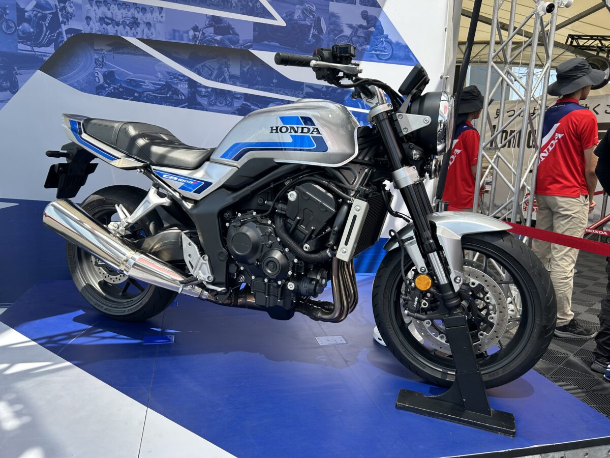 鈴鹿8耐でも展示されたホンダの意欲作「CB1000F」。