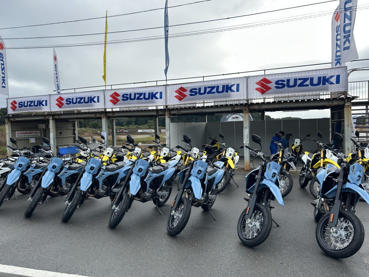 スズキ「DR-Z4S」「DR-Z4SM」報道向け試乗会。撮影:青木タカオ