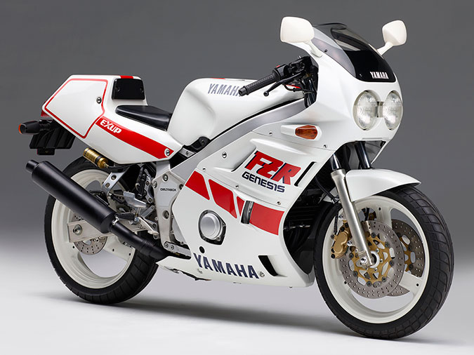 『排気デバイス』に力を入れているのは今も昔もヤマハ。1987年登場のFZR400Rに初搭載して以降、4ストロークエンジンを搭載する高性能モデルに『排気デバイス』を搭載。ヤマハではこの『排気デバイス』をEXUP(エグザップ/Exhaust Ultimate Power Valve)と呼んでいる。