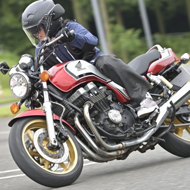 【CB750　解説＆試乗インプレ】圧倒的な完成度！　しかも意外とハンドリングマシン、これぞホンダの良心だ