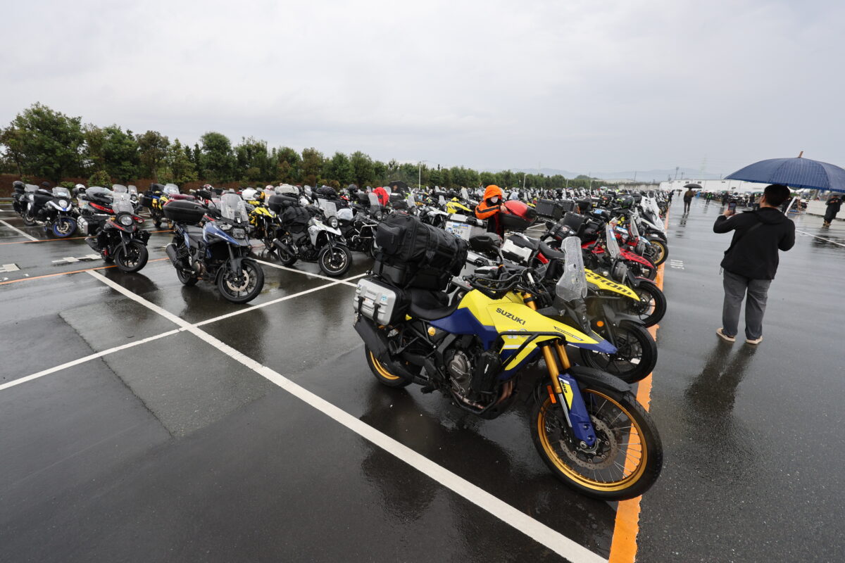 より大きなキャパシティを求めて今回からスズキ株式会社浜松工場が会場に。広々とした駐輪場を持ち、よりたくさんのオーナーを迎え入れる準備が整った。