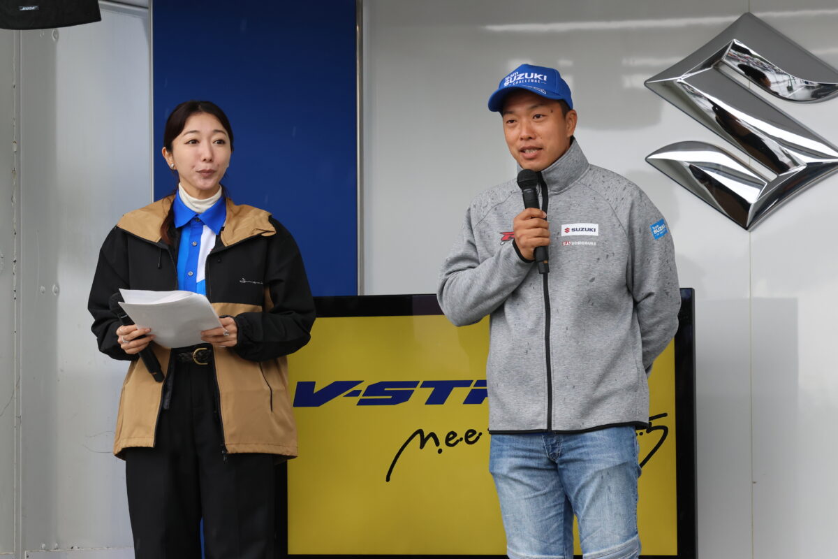 恒例のじゃんけん大会や各賞の発表を行ったのはVストローム250オーナーである津田 拓也選手。